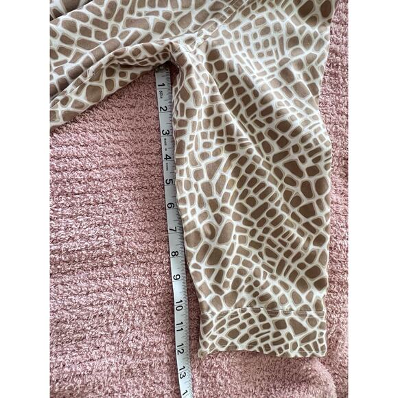 Chico's No Iron Tan White Animal Polka Squares Collared Top Size 2 L Button Up - Picture 6 of 9